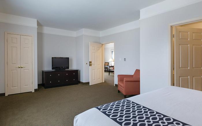 La Quinta Inn & Suites by Wyndham Deer Park