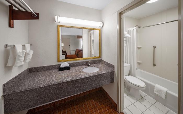 Super 8 By Wyndham Baton Rouge/I-10