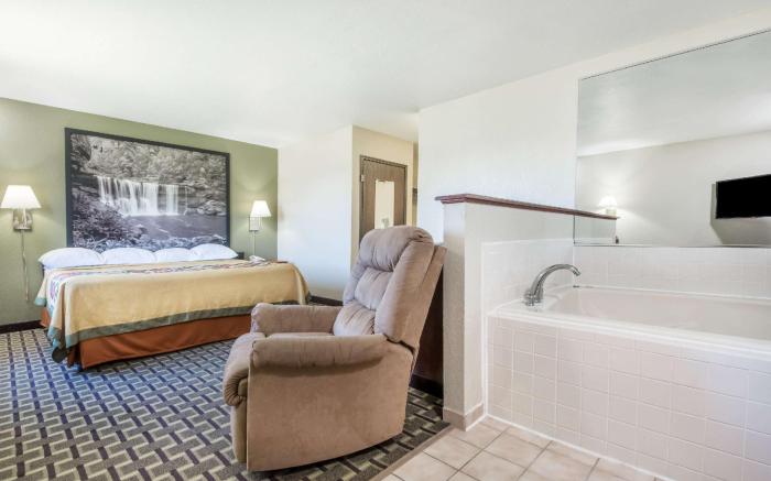 Super 8 by Wyndham Madison IN