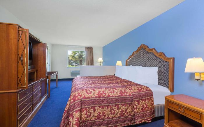 Days Inn by Wyndham San Antonio