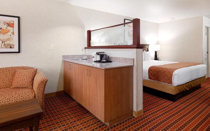 Crystal Inn Hotel & Suites - Salt Lake City