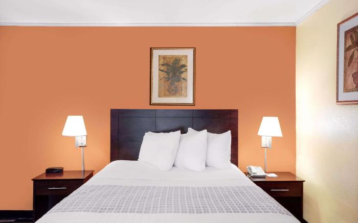 Howard Johnson by Wyndham Modesto Ceres