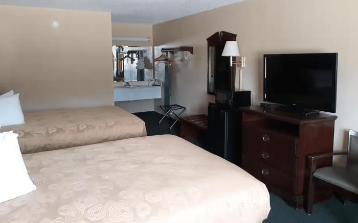 Angel Inn Near IMAX, a Travelodge by Wyndham