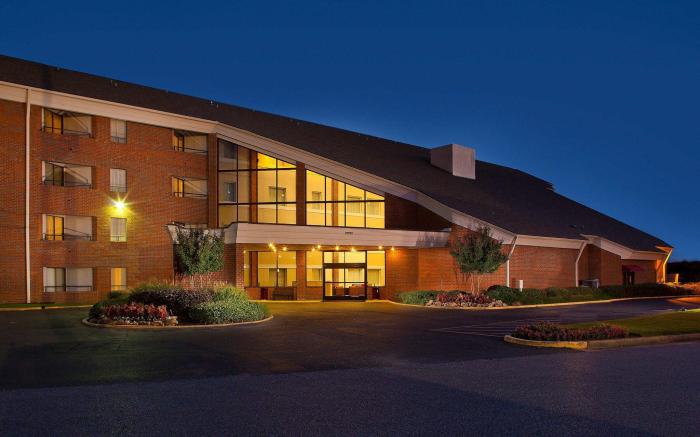 Sonesta Simply Suites Memphis East Poplar Pike 