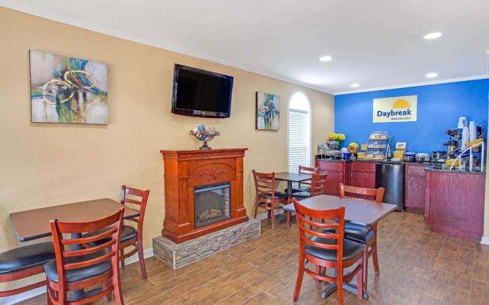 Days Inn by Wyndham Canton