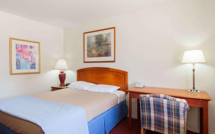 Days Inn by Wyndham Castaic Six Flags Magic Mountain