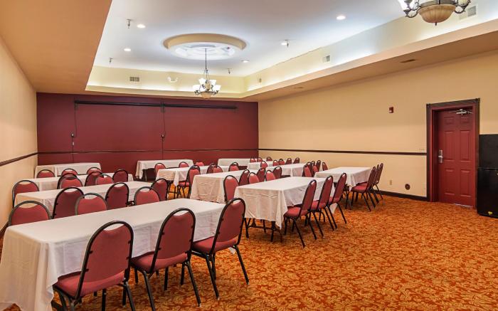 Red Roof Inn & Suites Lake Orion/ Auburn Hills