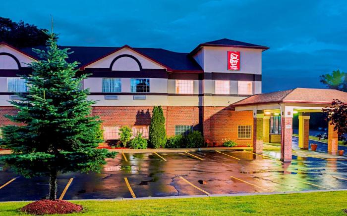 Red Roof Inn & Suites Lake Orion/ Auburn Hills