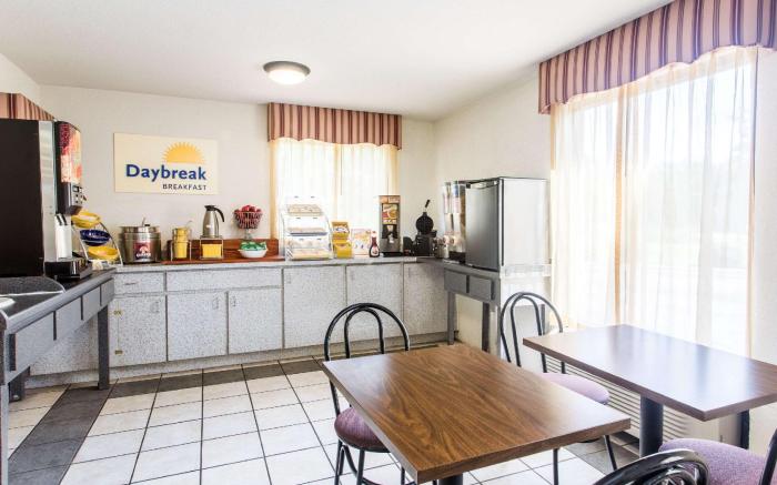 Days Inn By Wyndham Lake City I-10