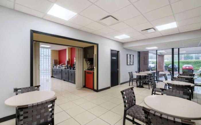 Super 8 By Wyndham Raleigh North East