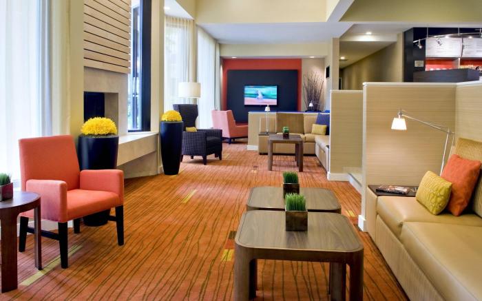 Courtyard Lincroft Red Bank