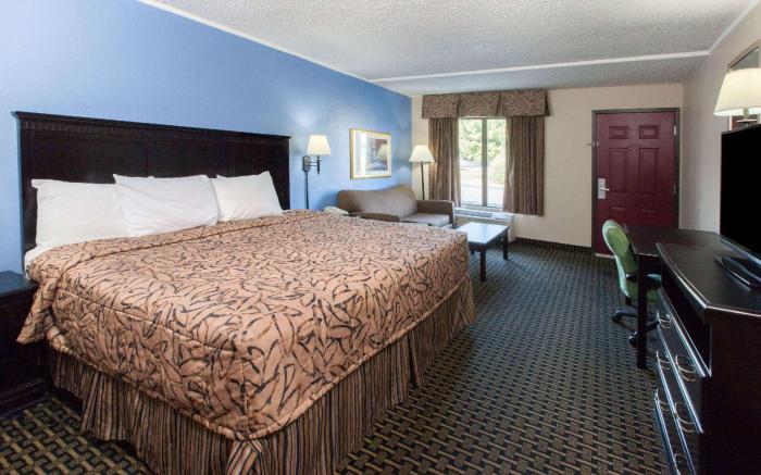 Days Inn by Wyndham Norman