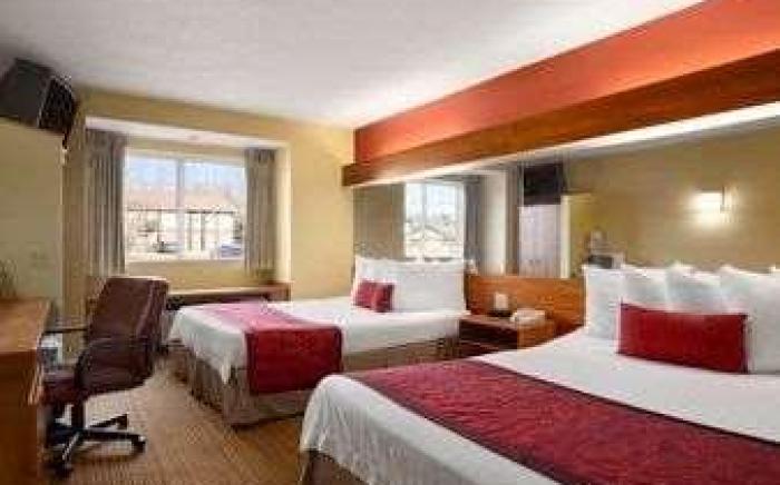 Days Inn & Suites by Wyndham Lafayette IN