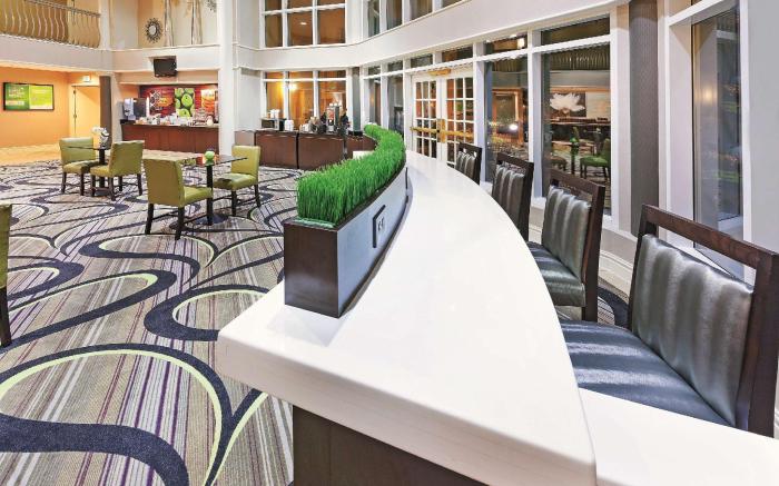 La Quinta Inn & Suites by Wyndham Dallas - Addison Galleria