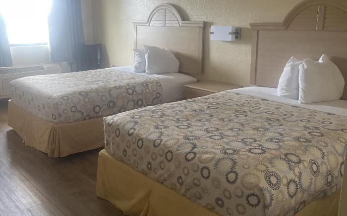 Hole Inn the Wall Hotel - Fort Walton Beach - Sunset Plaza - near Beaches & Hurlburt