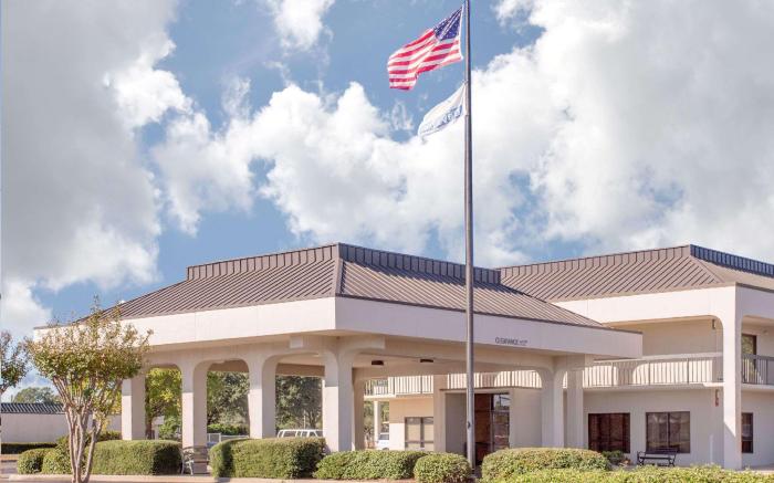 Days Inn by Wyndham Dothan