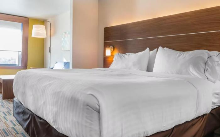 Holiday Inn Express & Suites Clarion By IHG