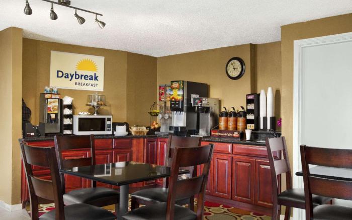 Days Inn by Wyndham Auburn