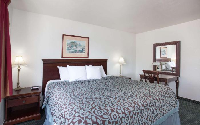 Days Inn by Wyndham Orange Anaheim