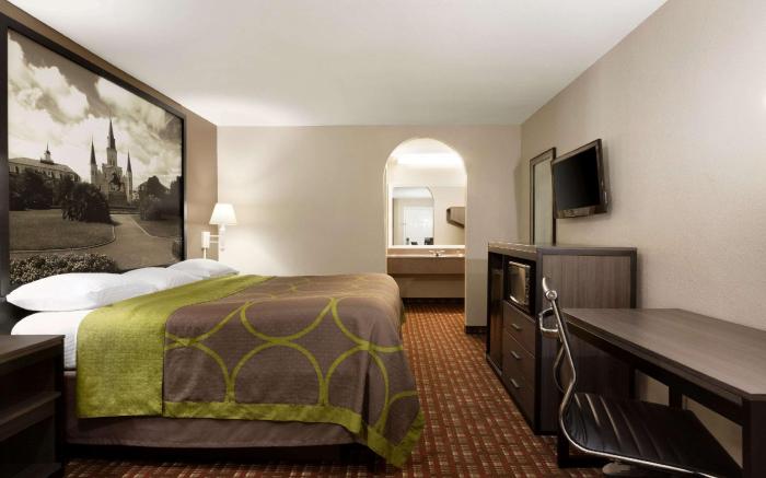 Super 8 By Wyndham Lake Charles Northeast