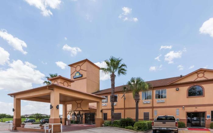Days Inn & Suites by Wyndham Pasadena