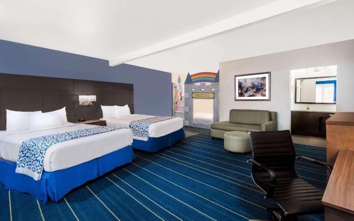 Days Inn & Suites by Wyndham Anaheim At Disneyland Park