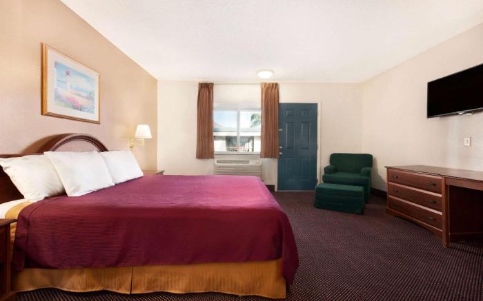 Travelodge by Wyndham Bakersfield