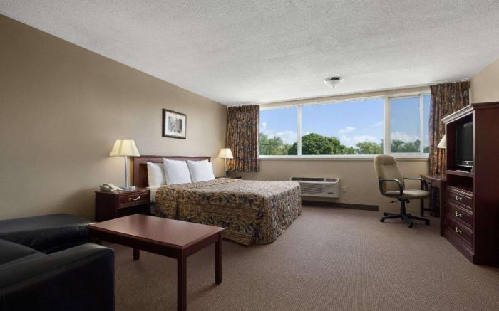 Travelodge by Wyndham Richmond Hill
