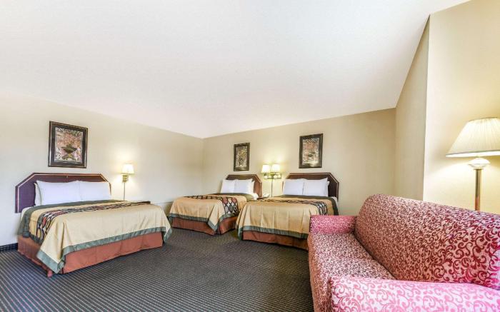 Super 8 By Wyndham Burleson Fort Worth Area
