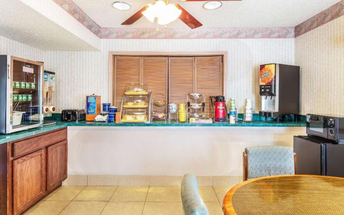 Days Inn by Wyndham Panama City/Callaway