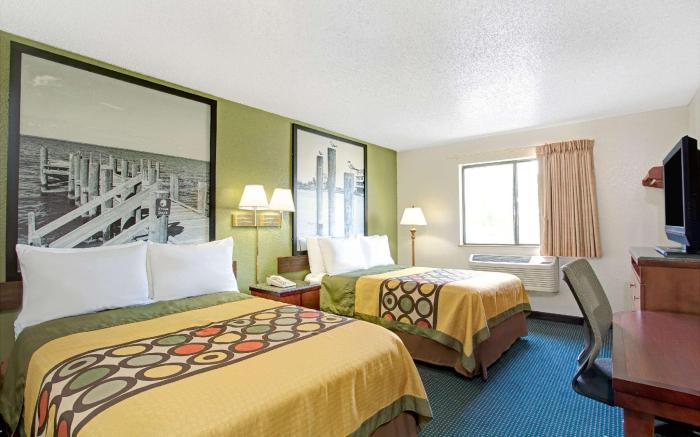 Super 8 By Wyndham Newport News/Jefferson Ave.