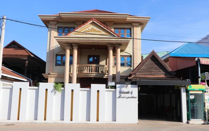 Mom's Guesthouse