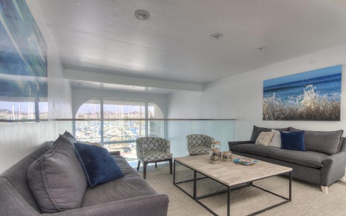 Oceanside Marina Suites - A Waterfront Hotel