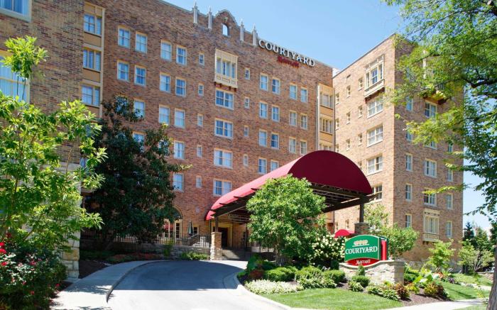 Courtyard Kansas City Country Club Plaza