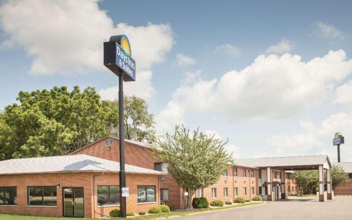 Days Inn & Suites by Wyndham Waterloo