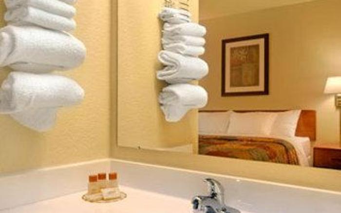 Days Inn by Wyndham Iron Mountain