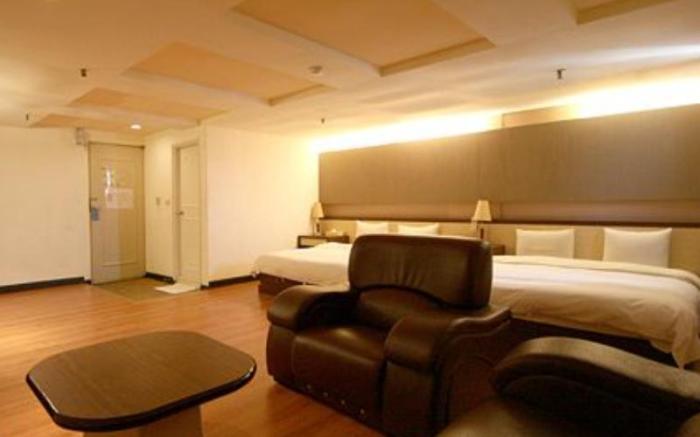 Zaw Jung Business Hotel