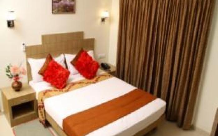 Royal Riviera Hotel & Resort