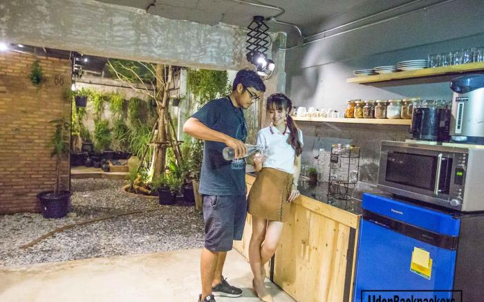 UdonBackpackers Beds and cafe