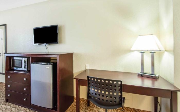 Quality Inn & Suites By the Parks