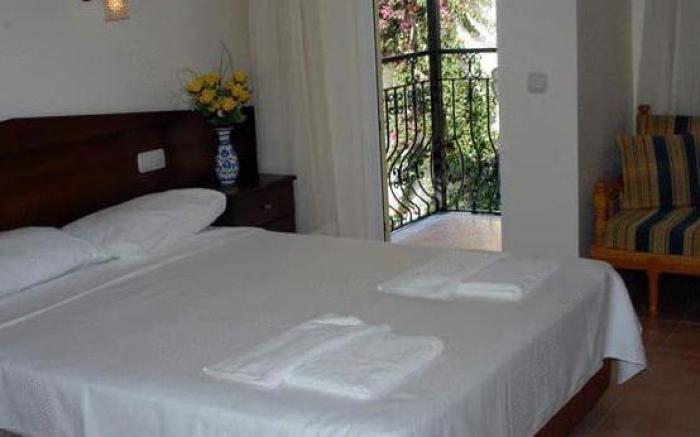 Cam Hotel