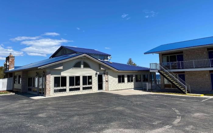 Days Inn & Suites by Wyndham St. Ignace Lakefront