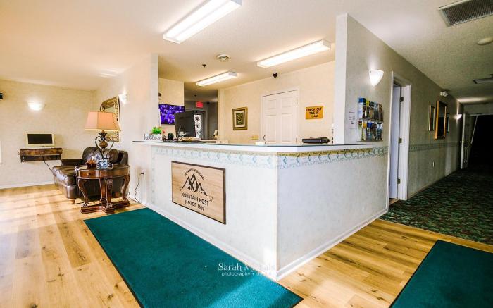 Mountain Host Motor Inn