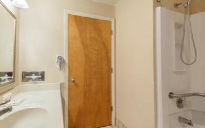 Ramada by Wyndham Columbus Polaris