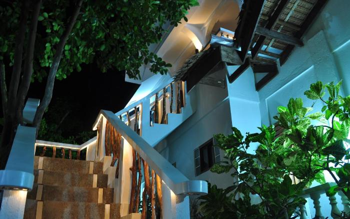 Cocoloco Beach Resort