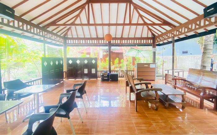 Hotel dan Gazebo Syariah Pinggir Kali Prigen RedPartner
