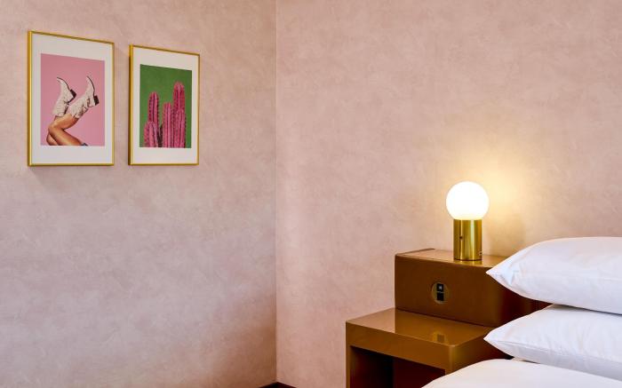 Downright Austin, A Renaissance Hotel