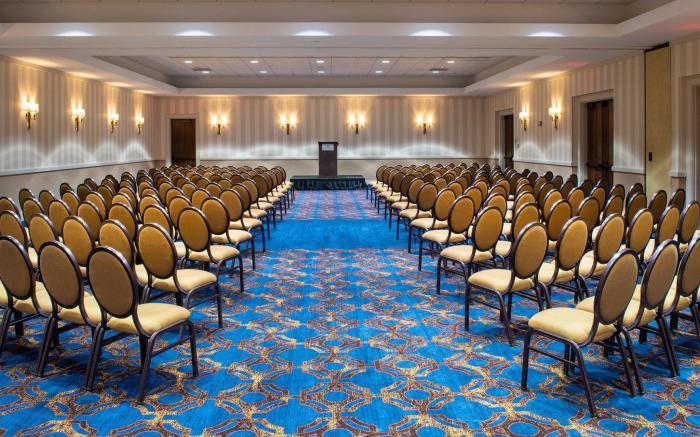 Sheraton Milwaukee Brookfield Hotel