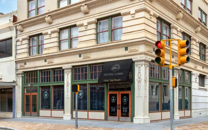Hotel Gibbs Downtown Riverwalk