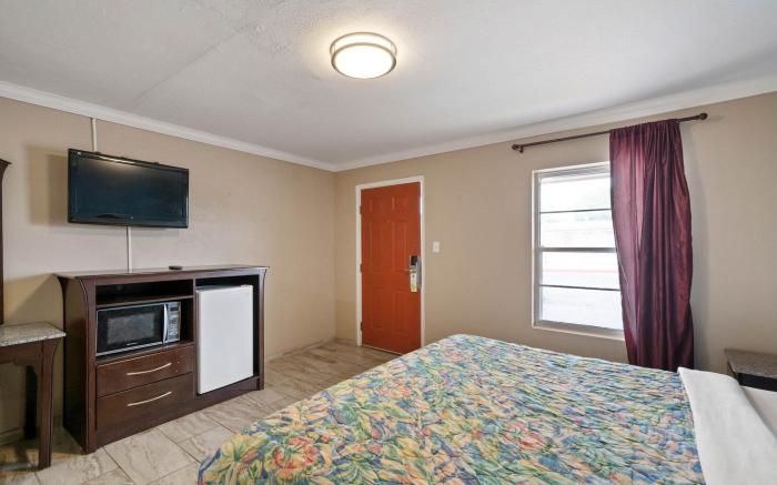 Capital O Hotel Beeville - US 181